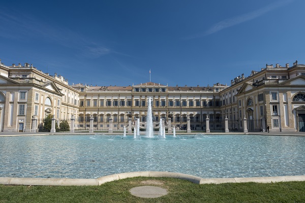 The fountain in front of Villa reale in Monza