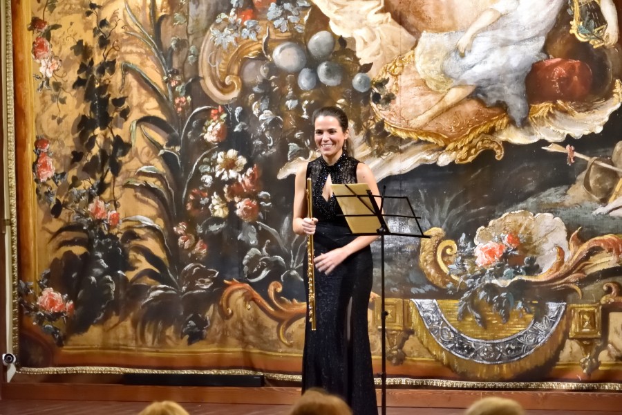 An artist during the concert